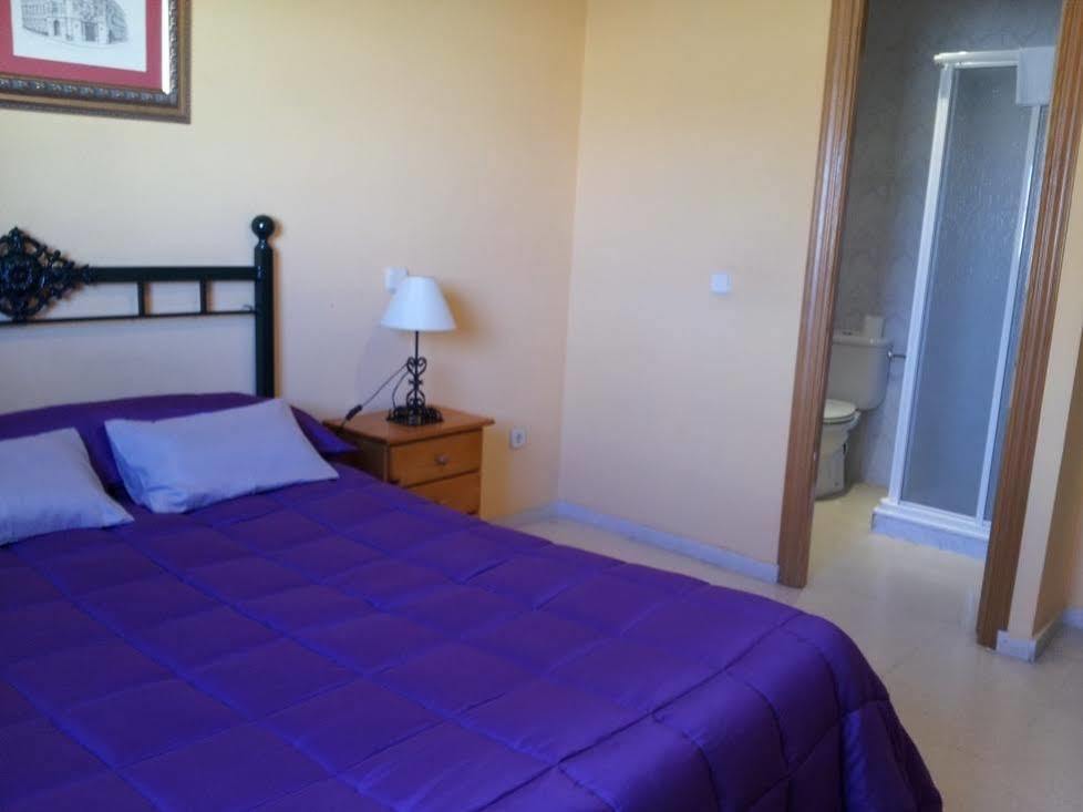 Hostal Ds Velilla de San Antonio Exterior photo
